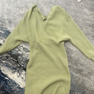 PRINCESSPOLLY green dress great for winter and amazing back opening💚